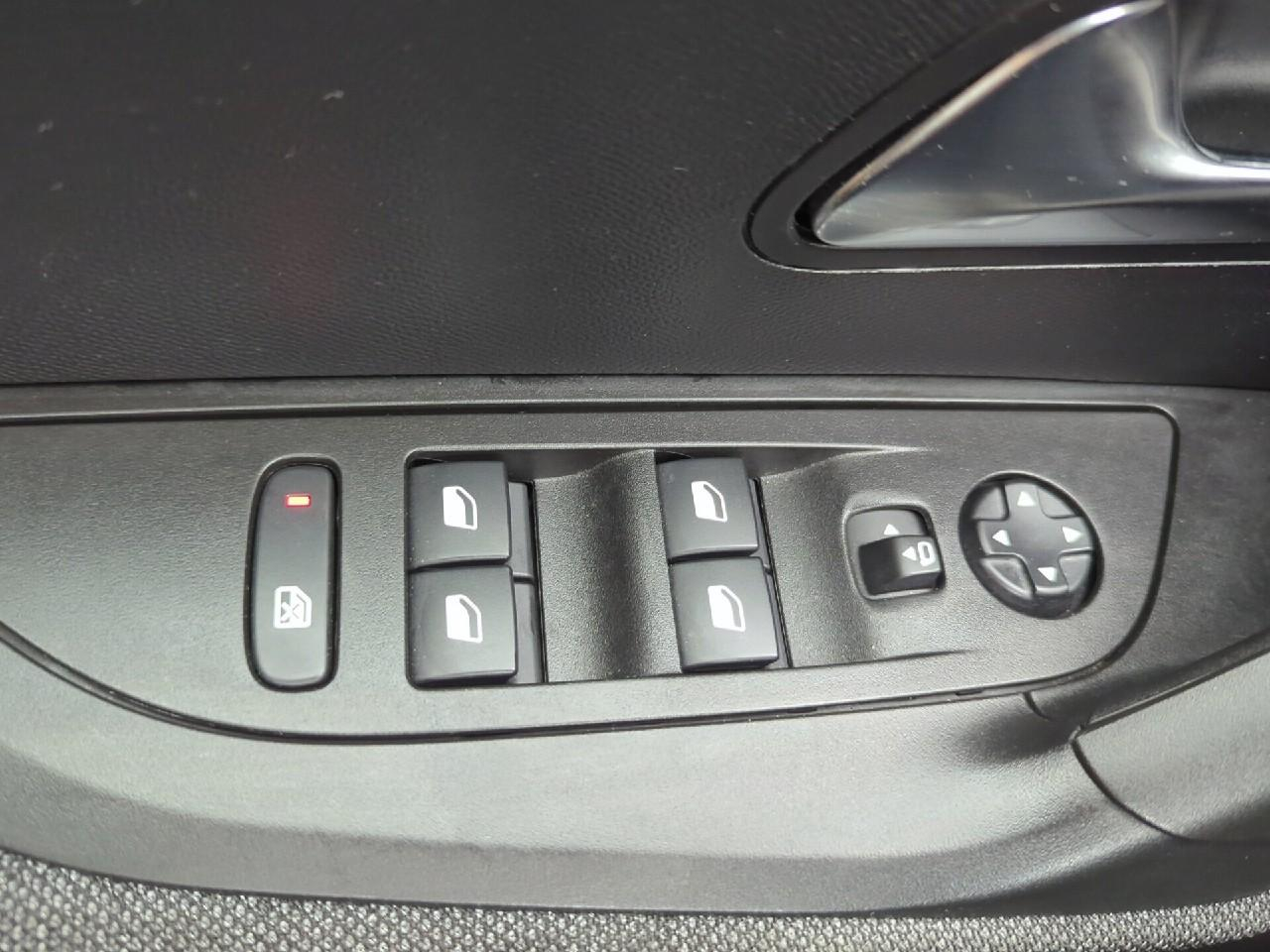 Peugeot 2008 puretech 130 s&s eat8 style — photo 23