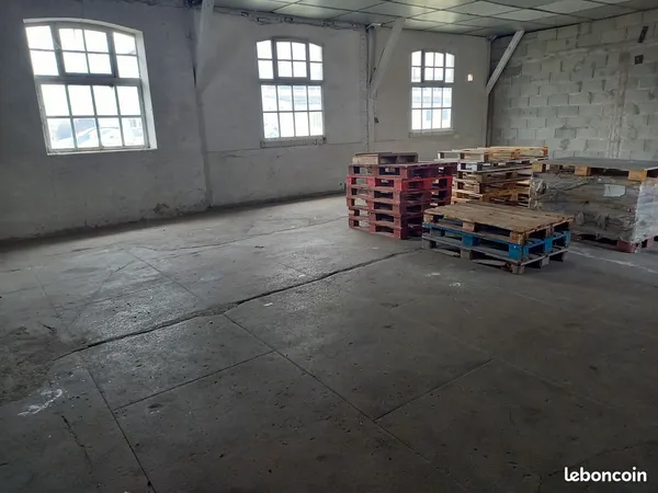 Local professionnel 100 m² - Artisan / Entreprise / Stockage