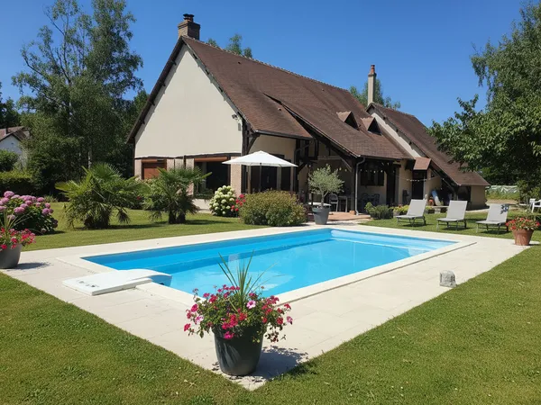 Dans un domaine de standing ! Belle maison de type Solognote avec piscine