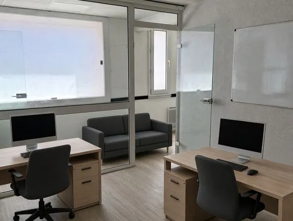 Bureau fermé à Toulouse, salles partagées