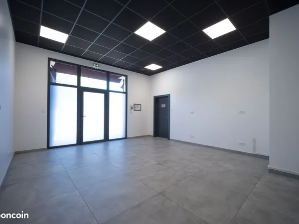 Local commercial neuf 112 m² + garage / stockage - Remiremont - Gare à 1 min