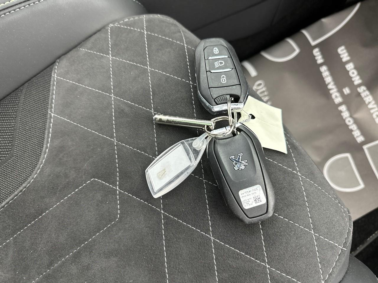 Peugeot 2008 puretech 130 s&s eat8 gt pack — photo 37