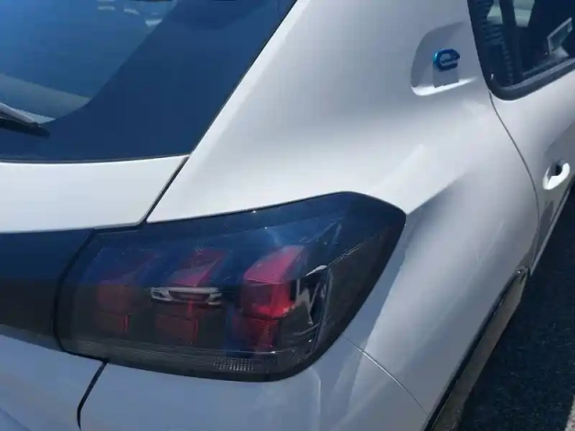 Peugeot 208 electrique 50 kwh 136ch — photo 17