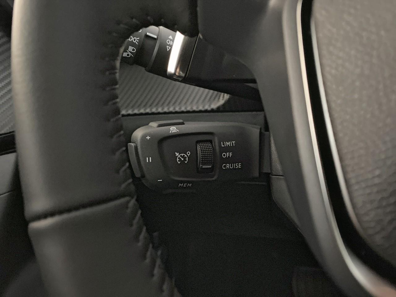 Peugeot 2008 hybrid 145 ch e-dcs6 allure — photo 20
