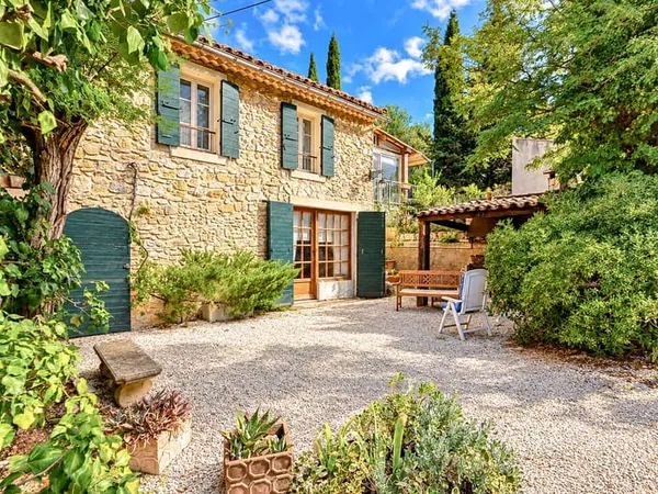 CAMPAGNE BASTIDE COMPOSEE DE 2 HABITATIONS.