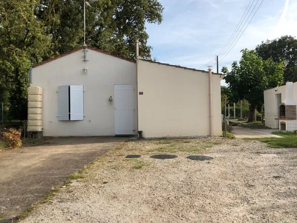 Petite maison avec terrain et véranda