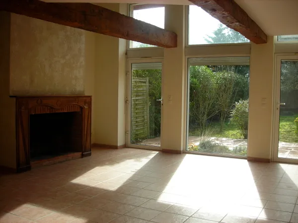 Maison atypique à louer (dans parc de chateau)