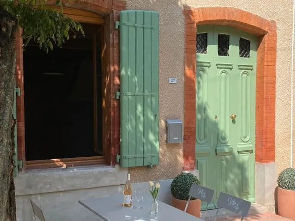 Charmante maison de village en pierre avec petit espace extérieur - idéale comme résidence principal
