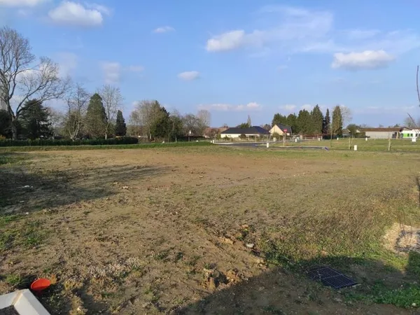 Terrain 817 m²
