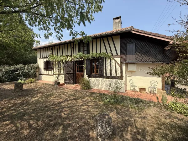 Charmante maison de campagne de 90 m², de Type F4 avec jardin clôturé de 1 250 m²