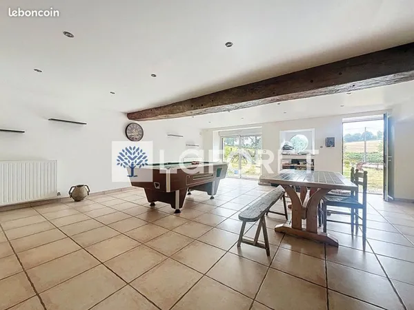 Maison 7 pièces 235 m²