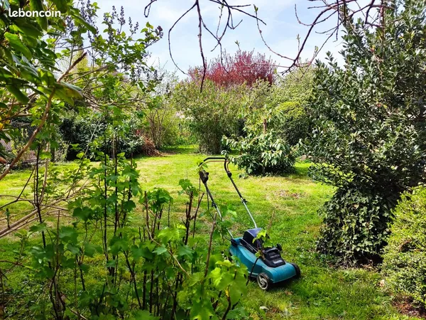 Terrain arboré pour jardinage et loisirs