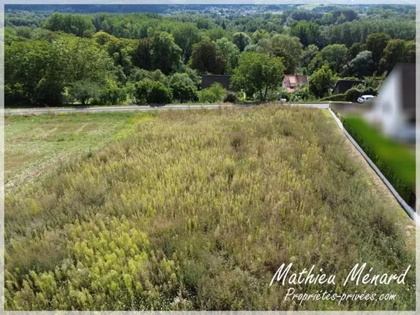 Terrain 739 m²