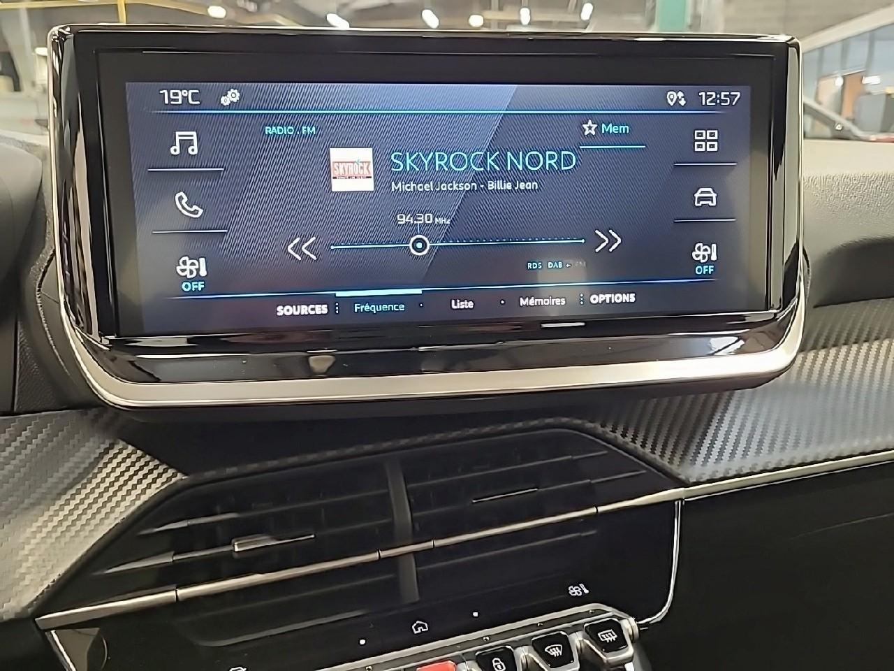 Peugeot 208 turbo 100 ch bvm6 style — photo 11