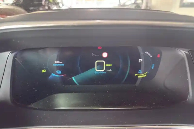 Peugeot 2008 moteur électrique 136 ch — photo 39