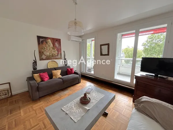 Appartement 2 pièces, idéalement situé, loggia