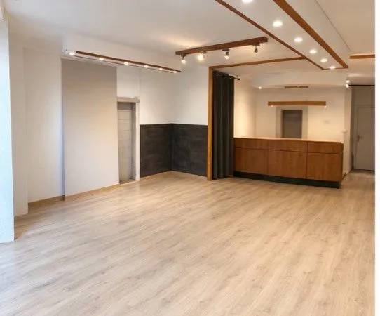 Local commercial / bureau