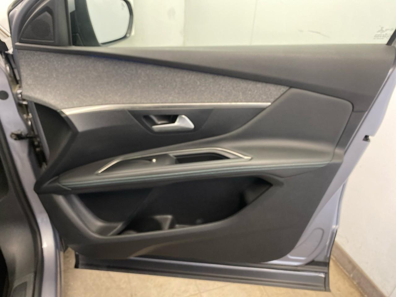Peugeot 3008 hybrid 225 e-eat8 allure pack — photo 26