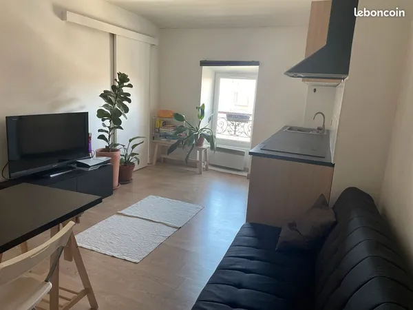 T2 rénové - Dernier étage immeuble en pierre - Saint-Nicolas / Victoire / Capucins