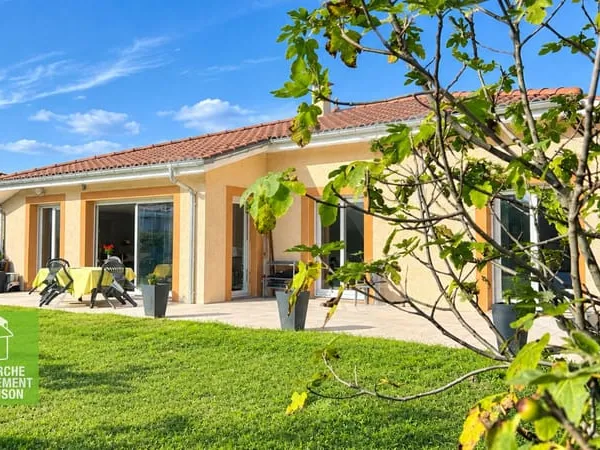Belle villa de plain-pied de 110 m² à Tignieu-Jameyzieu calme absolu et vue imprenable sur étang