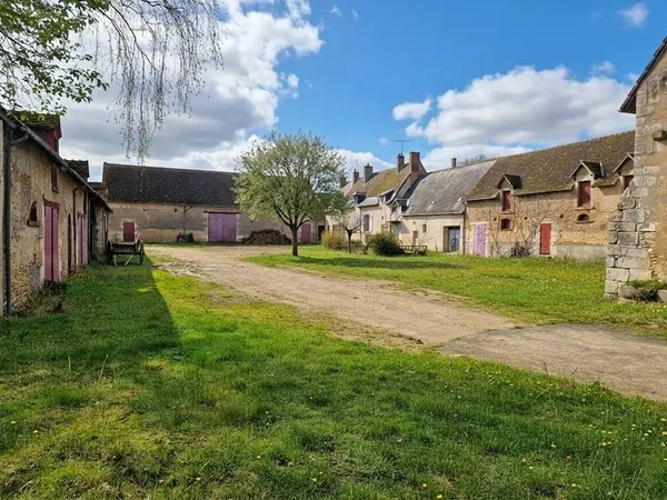 Ancien corps de ferme - Ensemble de bâtiments FRANCAY