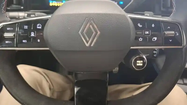 Renault Megane e-tech 220 ch autonomie confort — photo 20