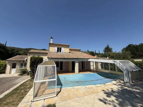 Villa 6 pièces de 145 m² à Sauzet avec piscine