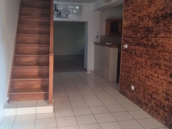 Maison T3 de 90 m² avec terrasse et garage - Charges non comprises. Centre-ville calme