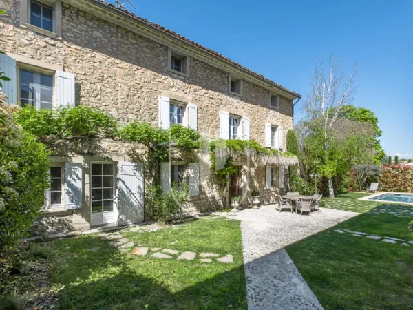 Maison de village entièrement rénové avec piscine, à vendre au c