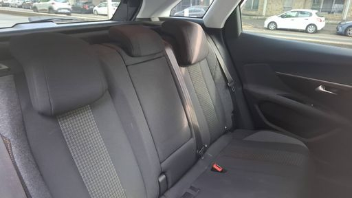 Peugeot 3008 1.5 BlueHDi 130 EAT8 - Active Business – 2019 – 135656 km – Diesel – Boîte Automatique — photo 23