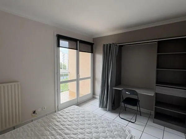 Chambre 6 pièces 100 m²