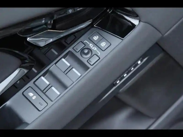 Land Rover Range Rover evoque 1.5 p270e phev 269ch dynamic se — photo 12