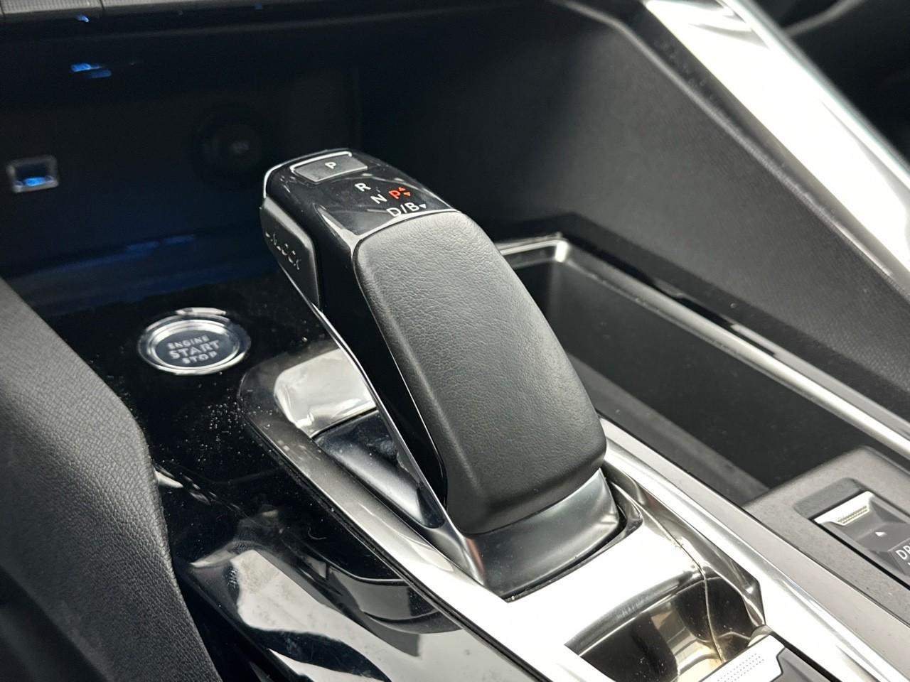 Peugeot 3008 hybrid4 300 e-eat8 gt — photo 33