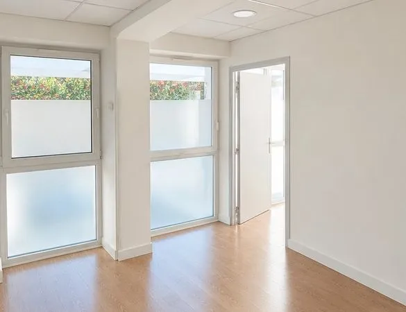 Bureau et espace de travail Location Venelles 19m² 890€