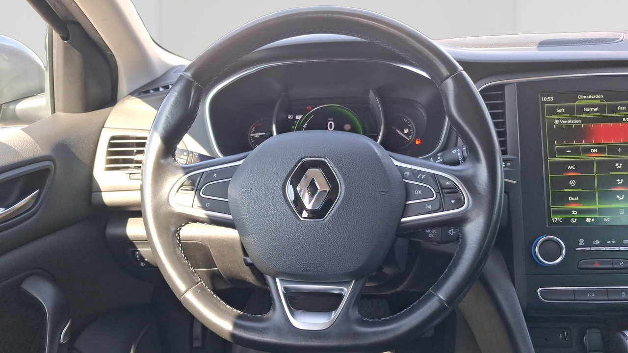 Renault Mégane IV Berline TCe 140 Energy EDC — photo 10