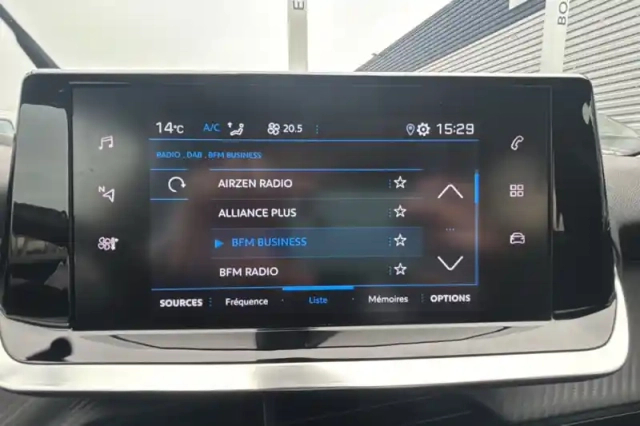 Peugeot 2008 puretech 130 s&amp;s bvm6 — photo 41