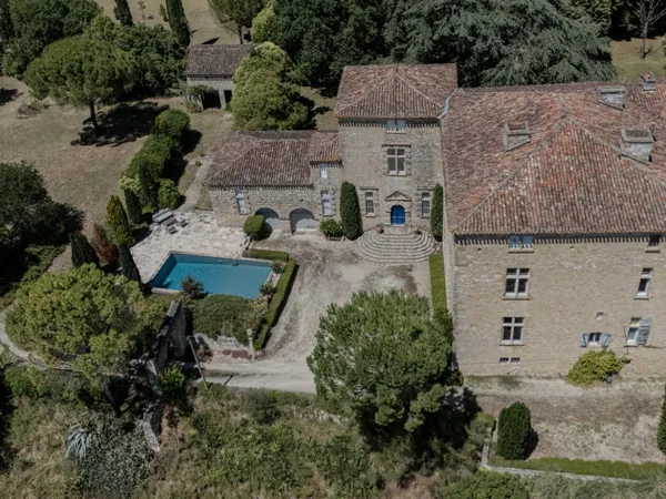 Château 7 pièces 280 m²