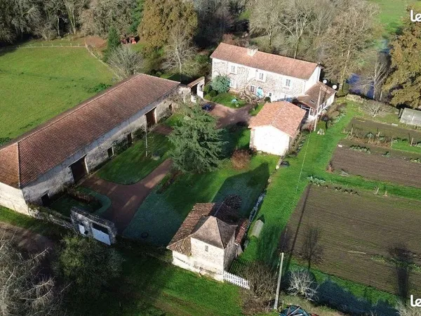 Propriété 9 pièces 520 m²