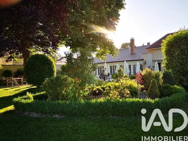 Maison 8 pièces 750 m²