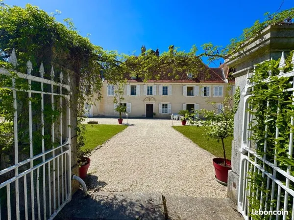 Château 10 pièces 380 m²