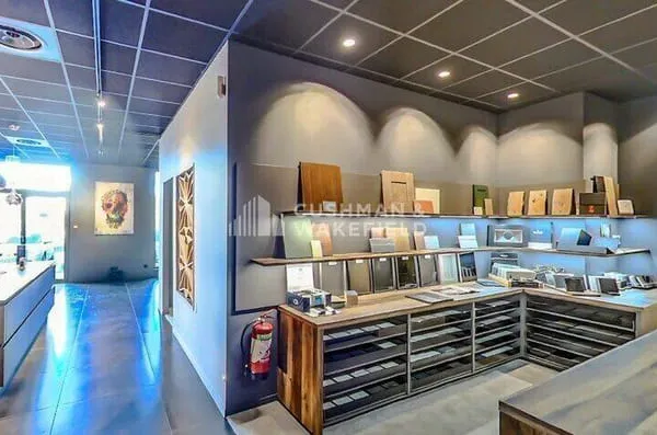 Local commercial 302 m²