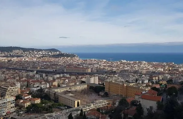 2 pièces en Duplex - Collines vue mer