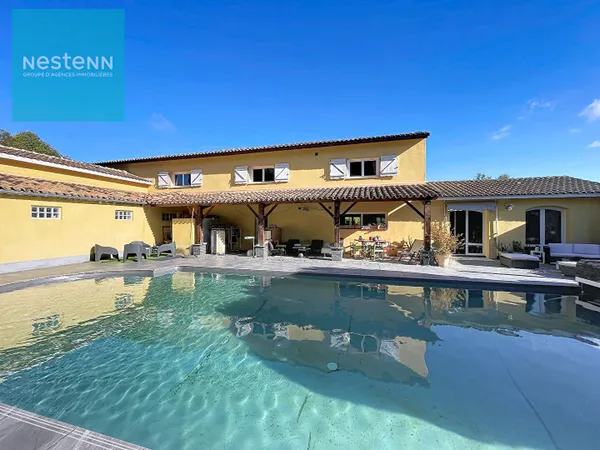 A vendre, maison familiale de 135m² , 3 chambres, garage, piscine, jardin de 1045m² à Villefranche d