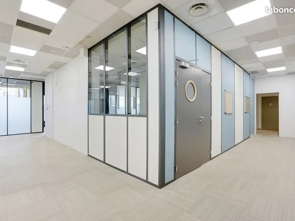 Local 600 m² Paris 19ème