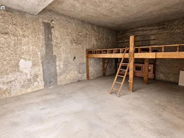 Grand BOX 40m2 avec mezzanine - Paris 19