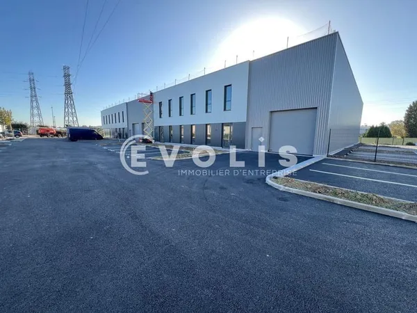 Locaux d'activité - A VENDRE - 1 726 m² divisibles à partir de 206 m²
