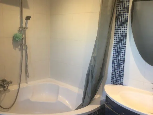 Chambre spacieuse privative meublée