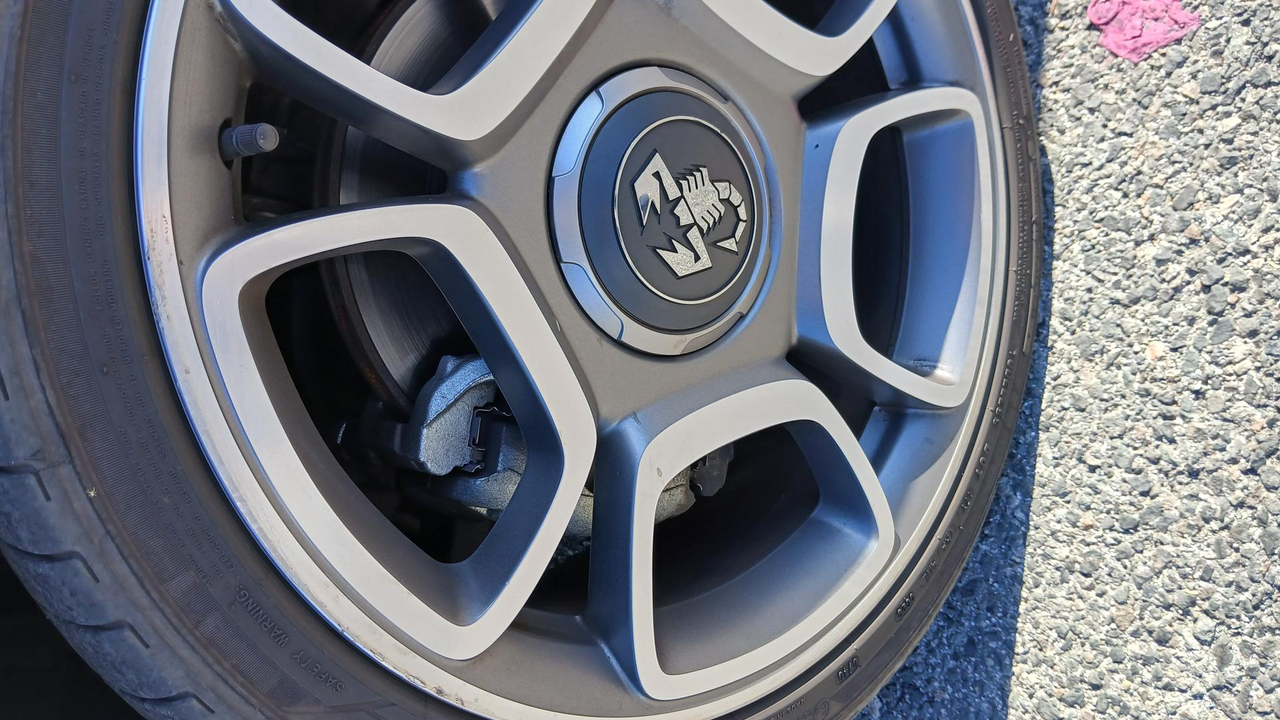 Abarth 595 1.4 Turbo 16V T-Jet 145 ch BVM5 — photo 24