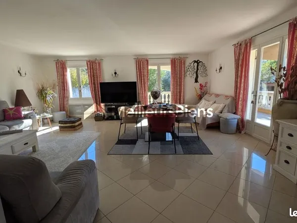 Villa 6 pièces 210 m²