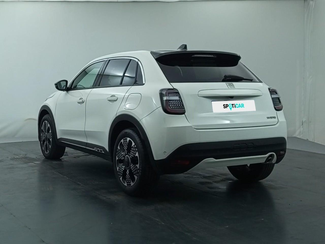 Fiat 600 t-gen 3 1.2 hybrid 110ch edct6 la prima — photo 3